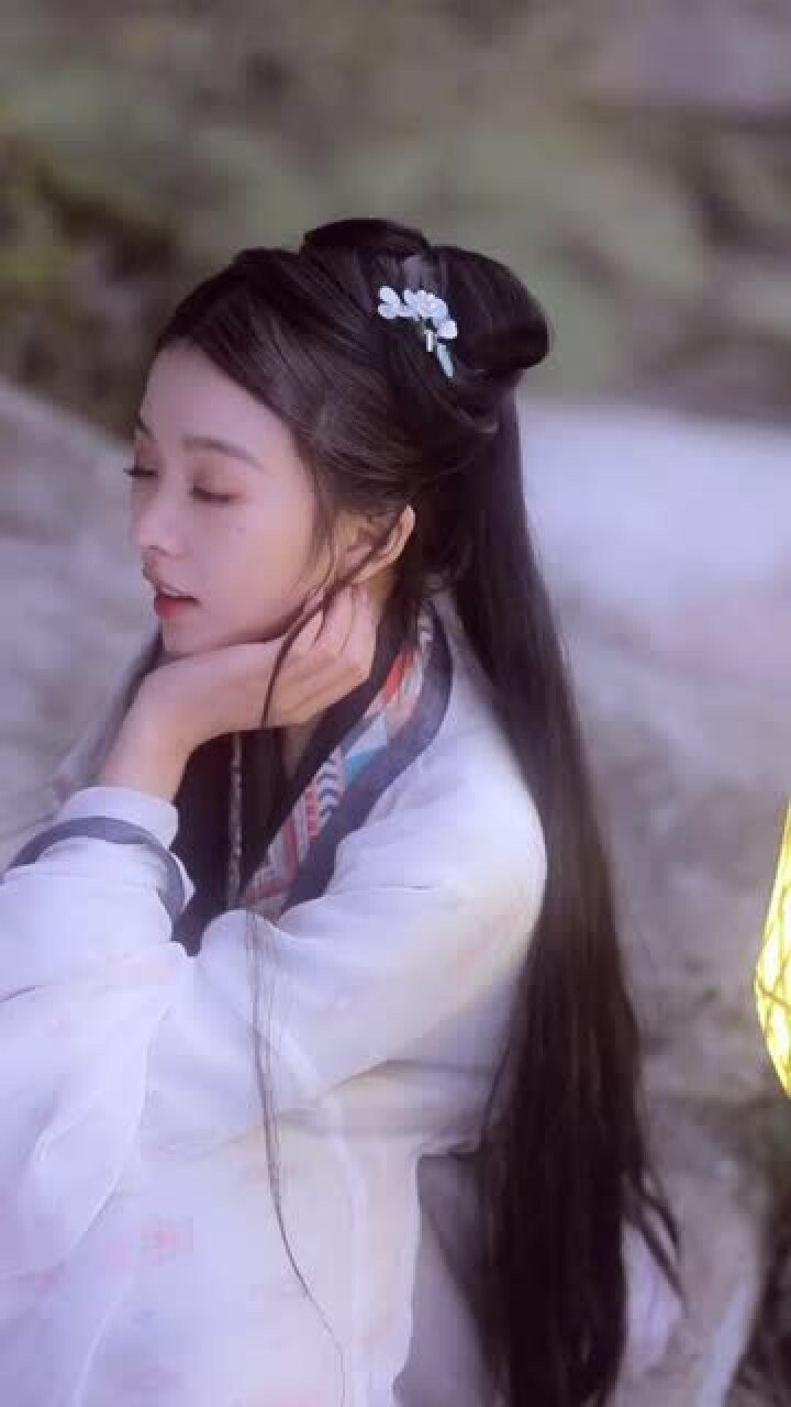 网红彭十六的古风装扮,真是倾国倾城呀!