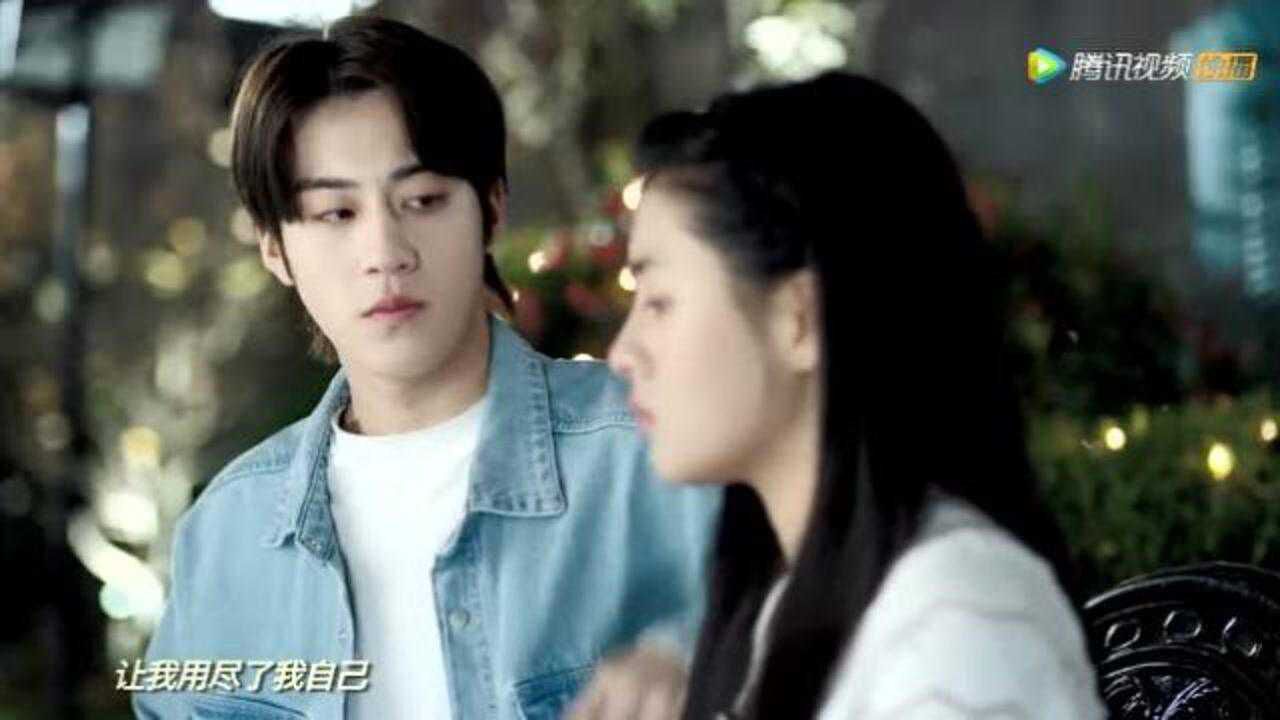甜了青梅配竹马:许雅婷躲任世豪怀里哭,任世豪男友力爆棚直接抱她回家