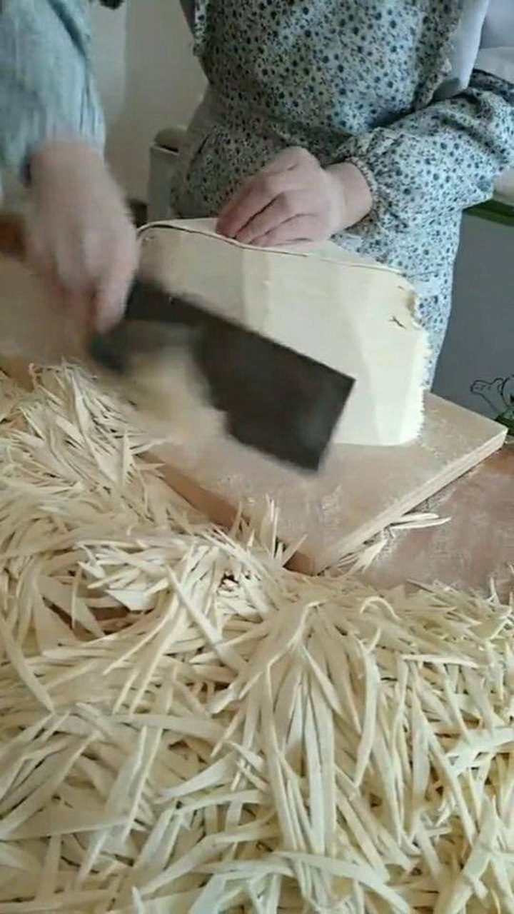 真正的刀切面,一个人可以做30个人的饭,手法娴熟!_高清1080P在线观看平台_腾讯视频