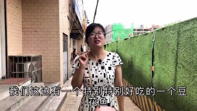 四川大哥卖豆花鱼20多年,麻辣鲜香,鱼嫩爽滑,店虽小生意却很好