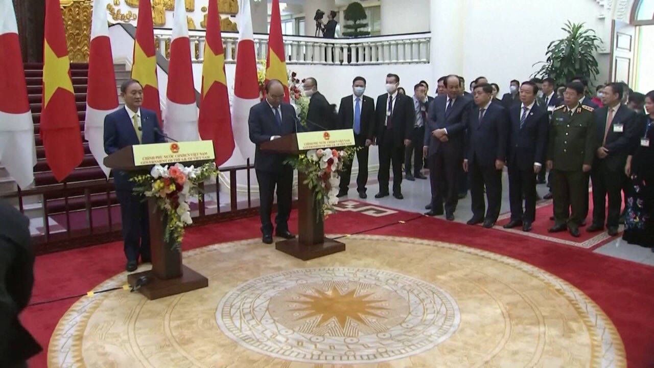 日本首相菅义伟访问越南日本和越南同意推动疫后恢复等方面合作