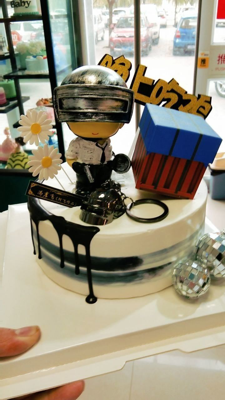 大吉大利,今晚吃鸡,这吃鸡蛋糕也太帅气了吧!