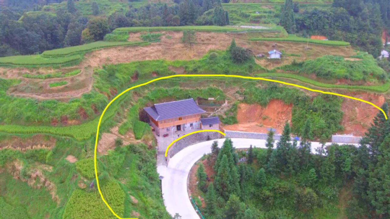 这户人家处在反弓处却是一个难得的风水宝地很多人都难以理解