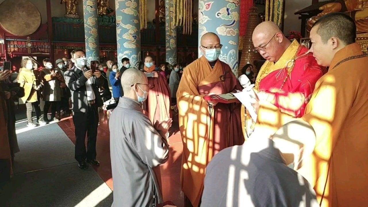 庚子年九月十九日秦皇岛法云寺方丈圣清大和尚为两位沙弥尼剃度