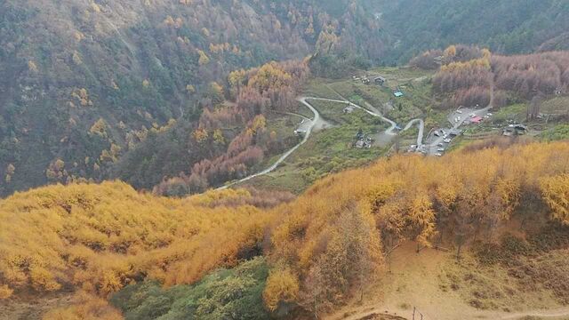 四川阿坝:干海子初冬景色醉人