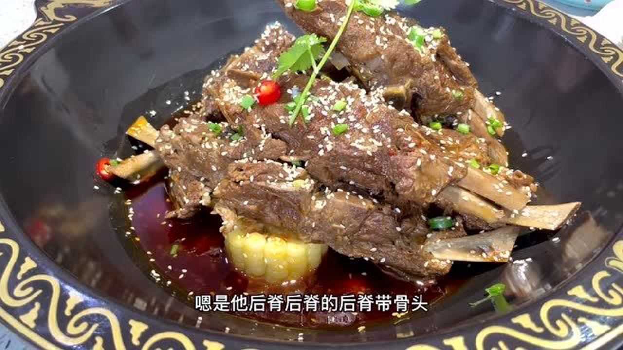 四川一级厨师烹饪的麻辣羊寸骨又辣又香太爽了