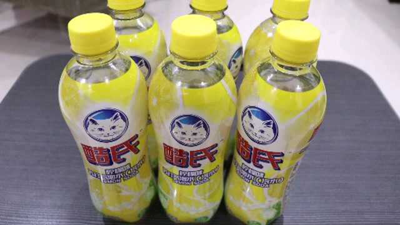 测评白猫牌酷氏苏打气泡水,做洗洁精的跑去做饮料,喝完吐泡泡