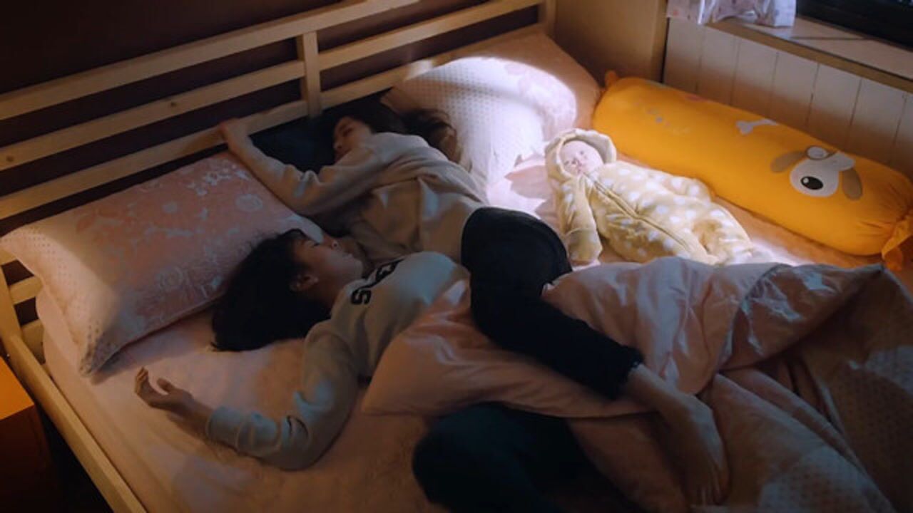 女生寝室睡觉的那些奇怪睡姿,放p,磨牙,简直太真实了_腾讯视频