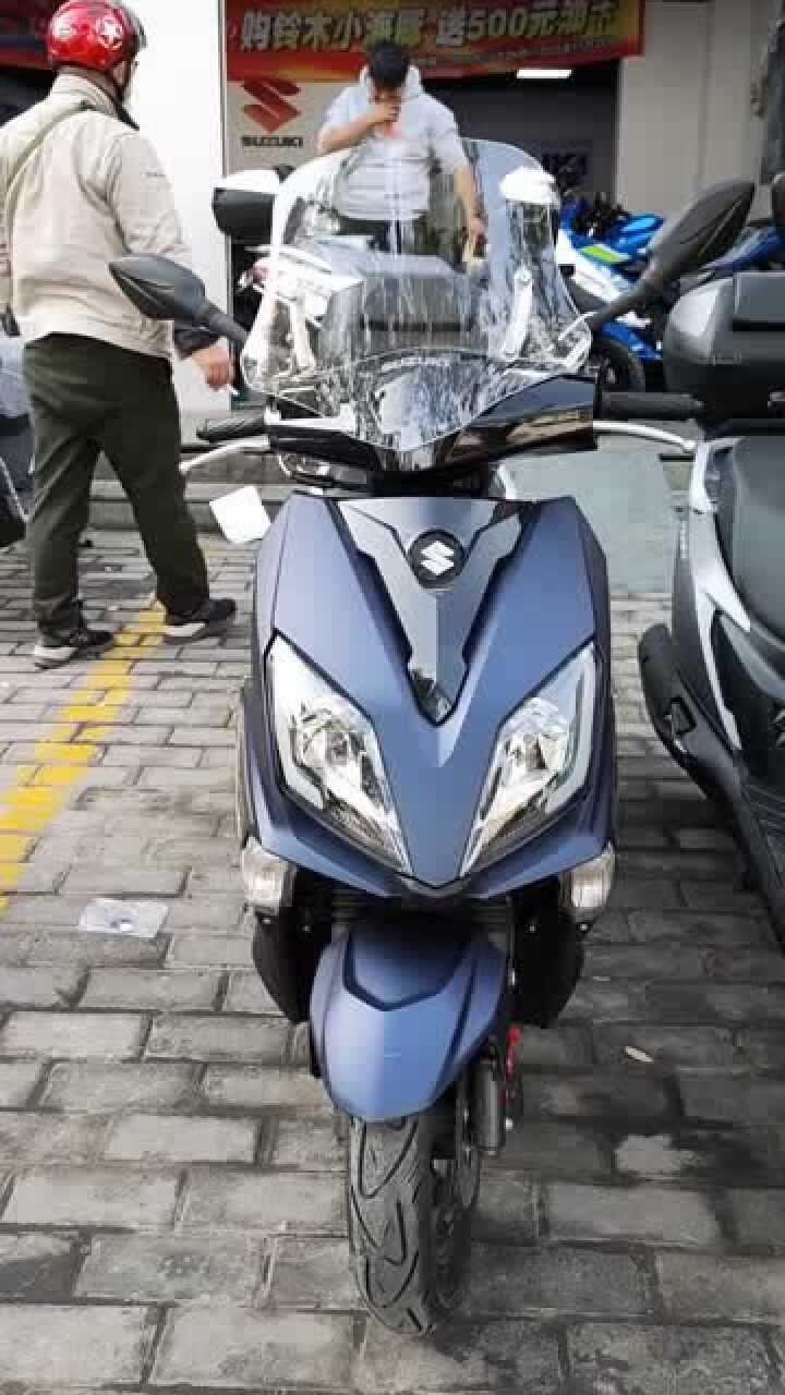 铃木百年纪念版uy它有两种不同的配色外观看上去十分经典