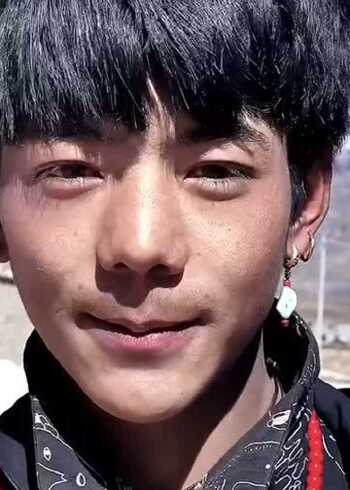 康巴汉子丁真走红