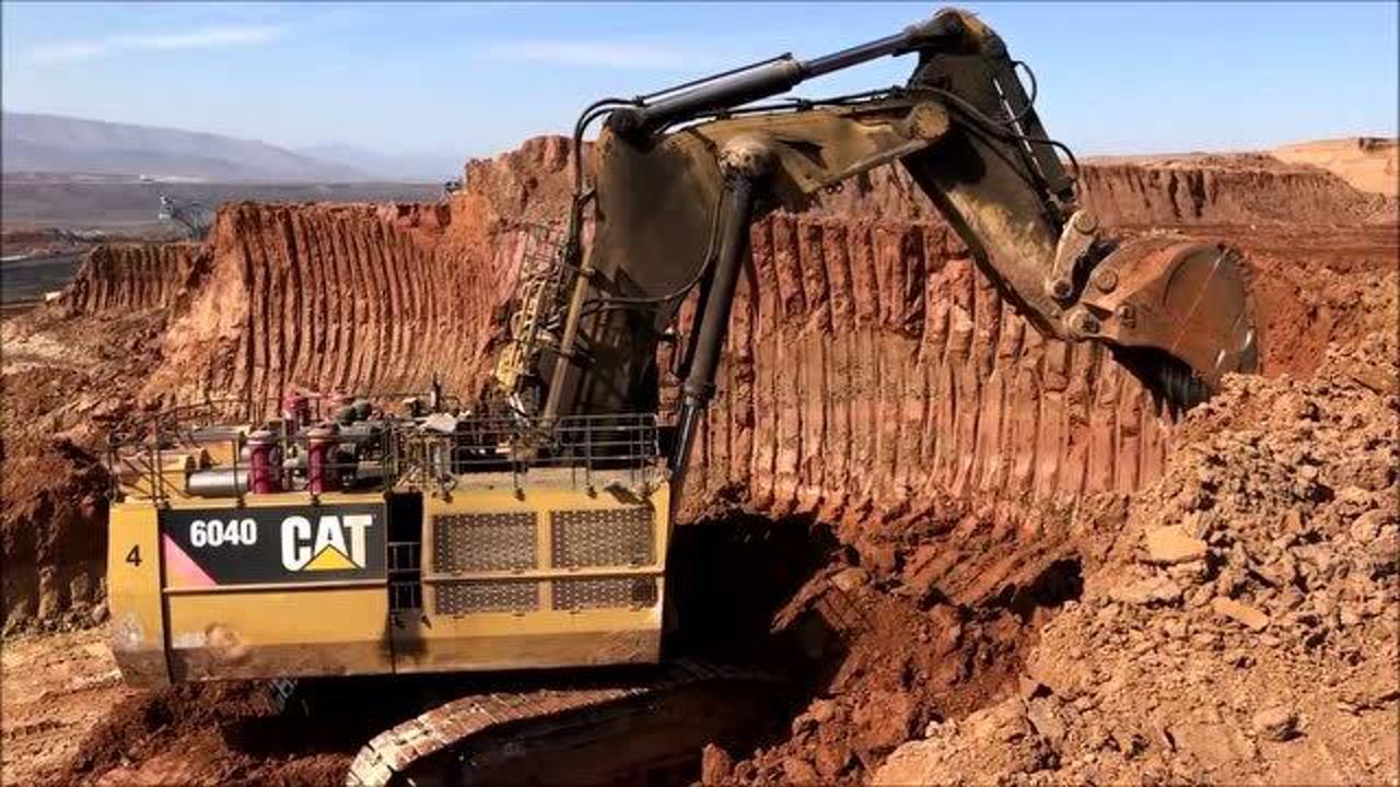 卡特6040型挖掘机 拥有6支液压泵 功率强劲马力大