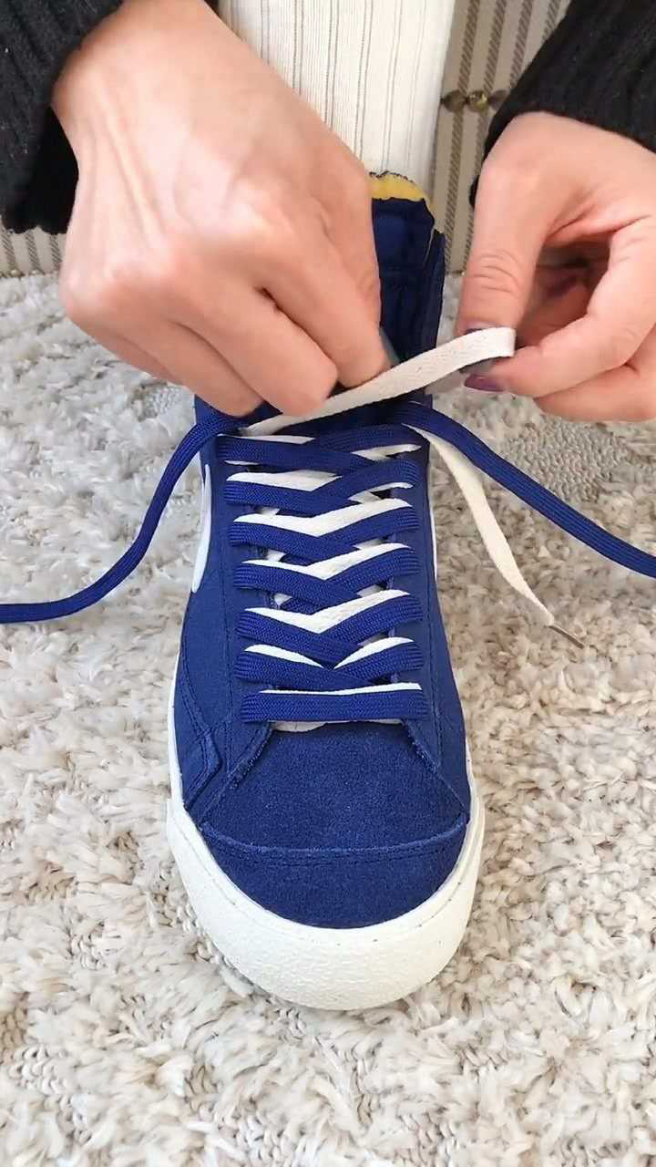 这种双色鞋带绑法怎么看都好看