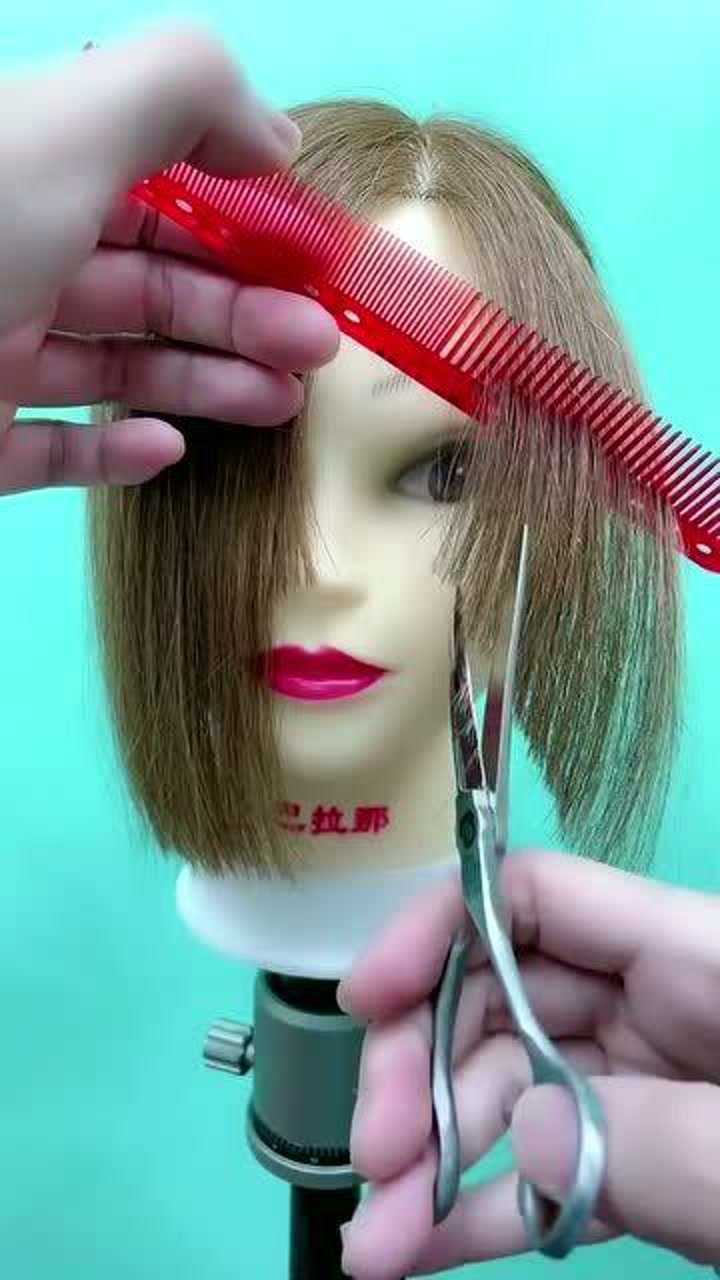 手把手教你剪个网红偏分刘海,就是这么简单,学会了吗?