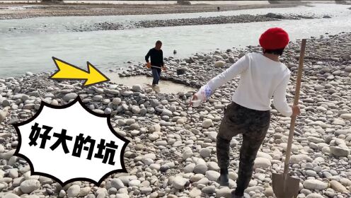 和田挖玉真是体力活儿，玉龙喀什河边满是挖玉人，这几块是玉吗？