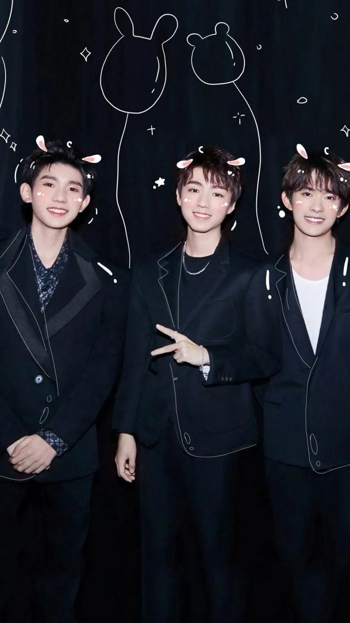 tfboys王源王俊凯发疯易烊千玺高冷的我就静静看着王源你脱鞋干嘛