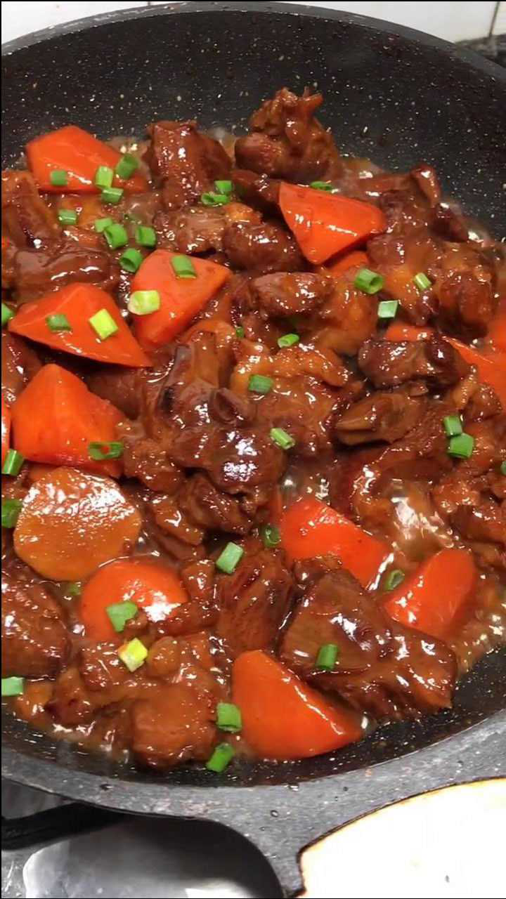 大厨教你红焖羊肉做法,软烂鲜香没膻味,暖胃又暖身,一锅没够吃