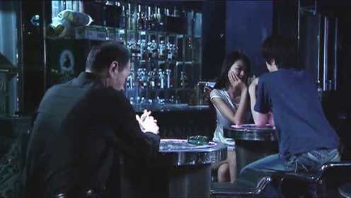 张嘉铭来到酒吧喝酒，美女表示要和他一起喝