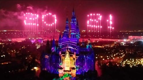 告别2020，开启2021！1分钟直击上海迪士尼新年烟花精彩时刻