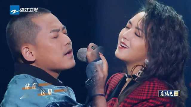 天赐的声音:何洁与苏醒合唱《太阳》震撼全场