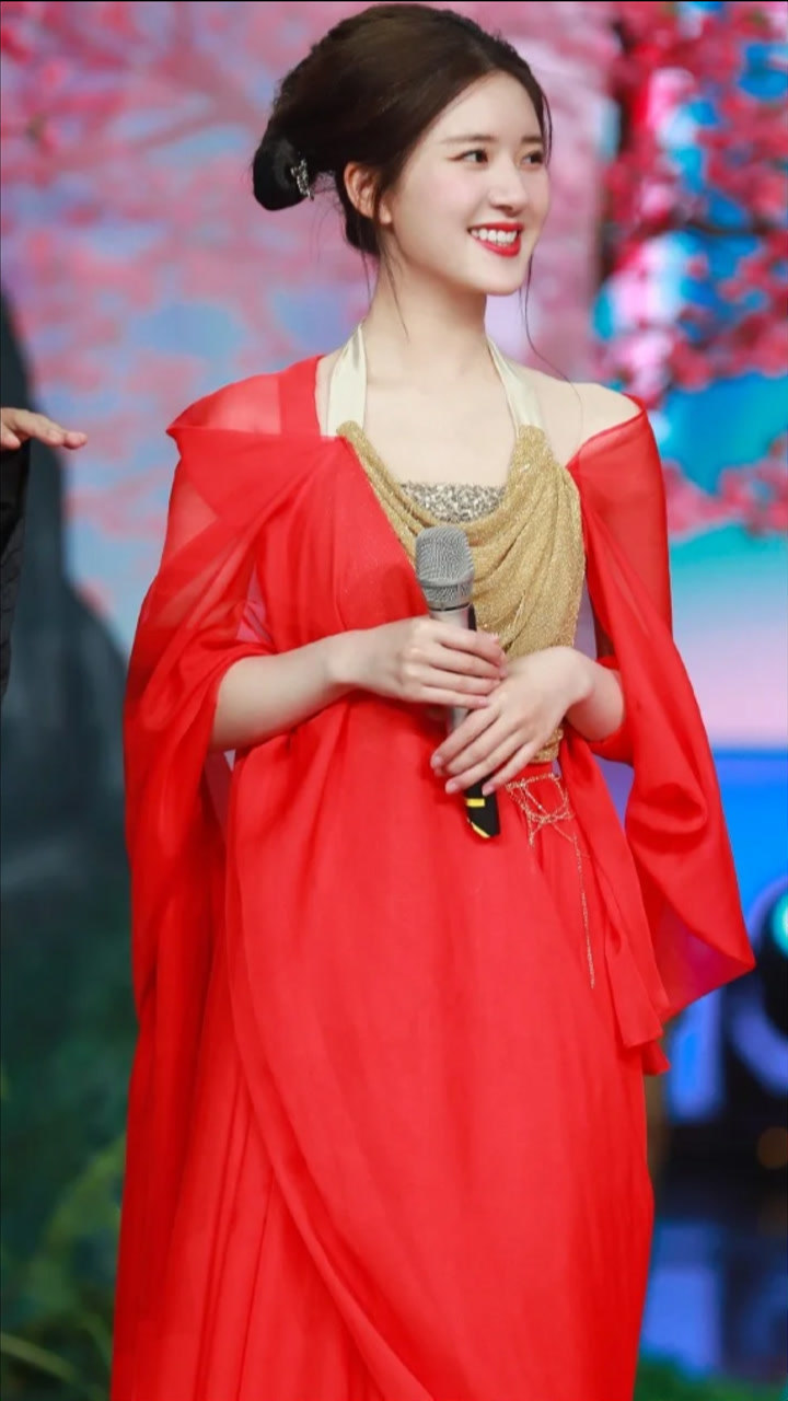 赵露思的3次红衣之舞,哪次惊艳到你了?