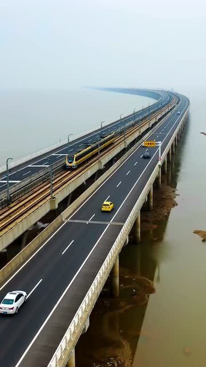 两边公路中间轻轨,这里是南京的石臼湖大桥,传说中的天空之境!