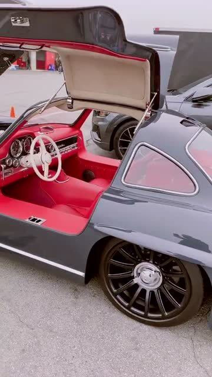 绝版蝴蝶门奔驰跑车,搭载v8引擎,外观绝对霸气!