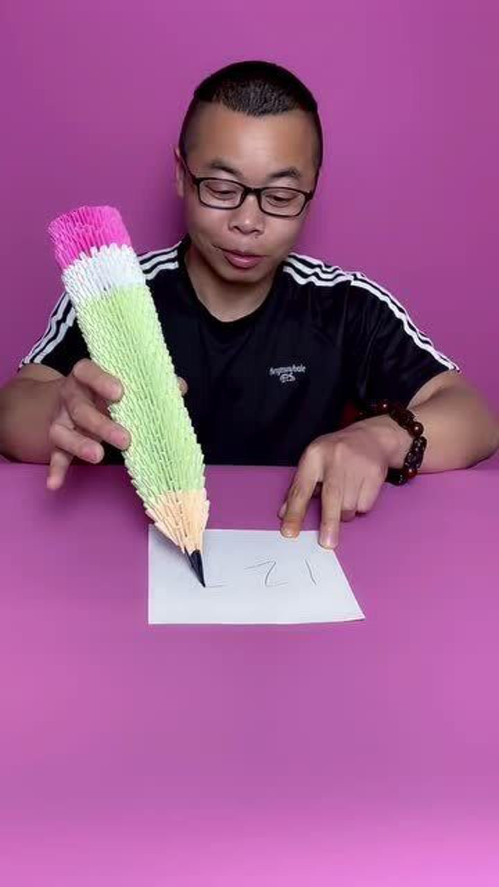 折纸达人教你用纸折一支铅笔,看着好逼真呀,真是太有才了!