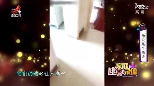 宝宝正在卫生间里,给妈妈的化妆品泡澡,妈妈难以接受现实