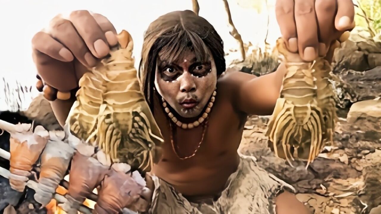 【刚刚】野人下海捕获超大龙虾!带回原始森林里生火烤着吃!