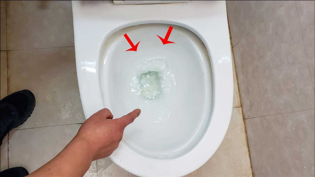 马桶冲水来回打转快堵了修理师傅教我个小方法一分钱不花解决