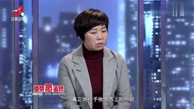 母子俩用钱打交道,缺乏情感交流,儿子挥霍金钱无负担