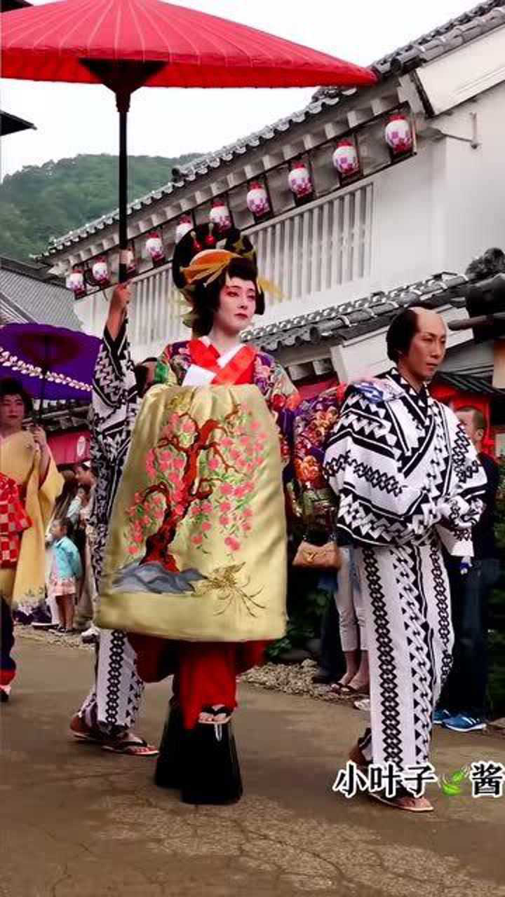 日本花魁游街,走一步退三步,何时是个头!