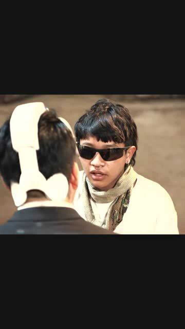 冒牌大保镖这表情真是太到位了