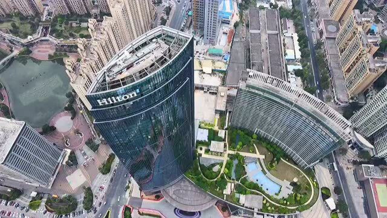 厚街希尔顿国际大酒店希尔顿航拍总高213米设计师的创意也是非常胆大