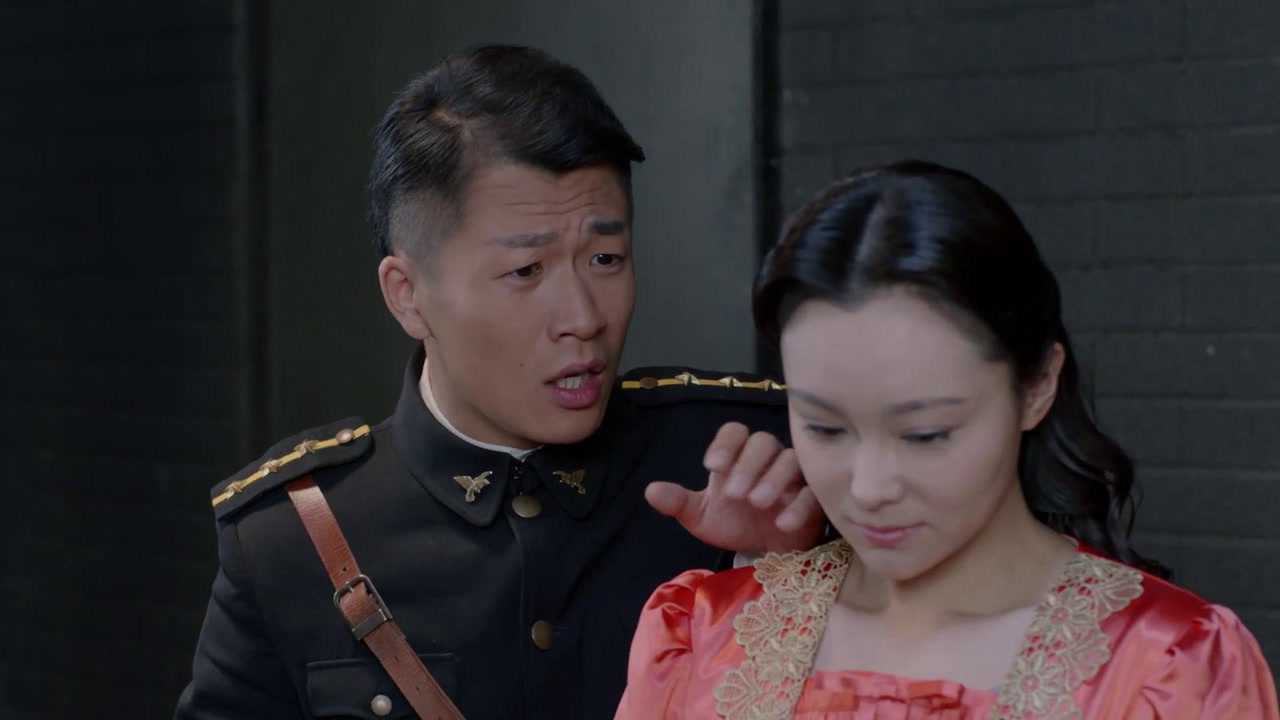 乱世危情队长办案见色起意看见女犯人惊呆了审讯室公然调戏