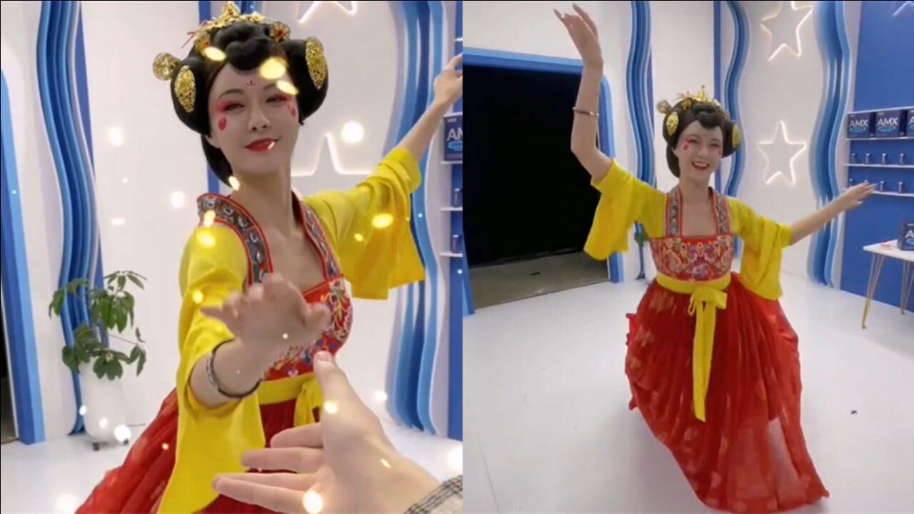 沈梦辰变身不倒翁搞怪逗趣妆容精致动作优雅网友都要被转晕了