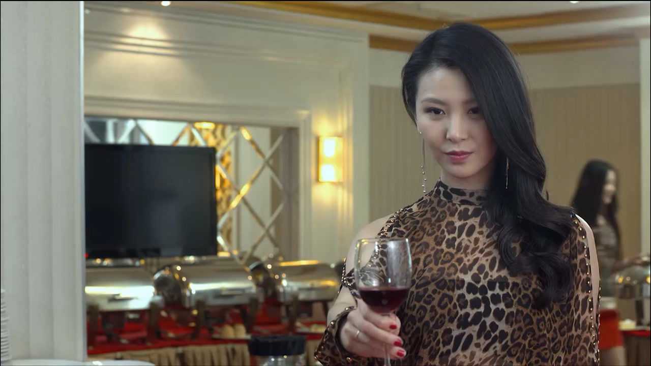 谎言的诱惑;杨雪漫想追求金少上位,结果无情被拒,杨雪漫难堪