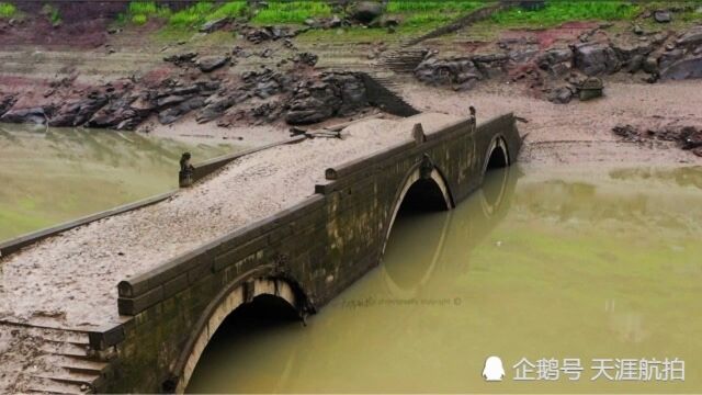 淹没20年的百年古桥重出水面,精美龙头已成文物