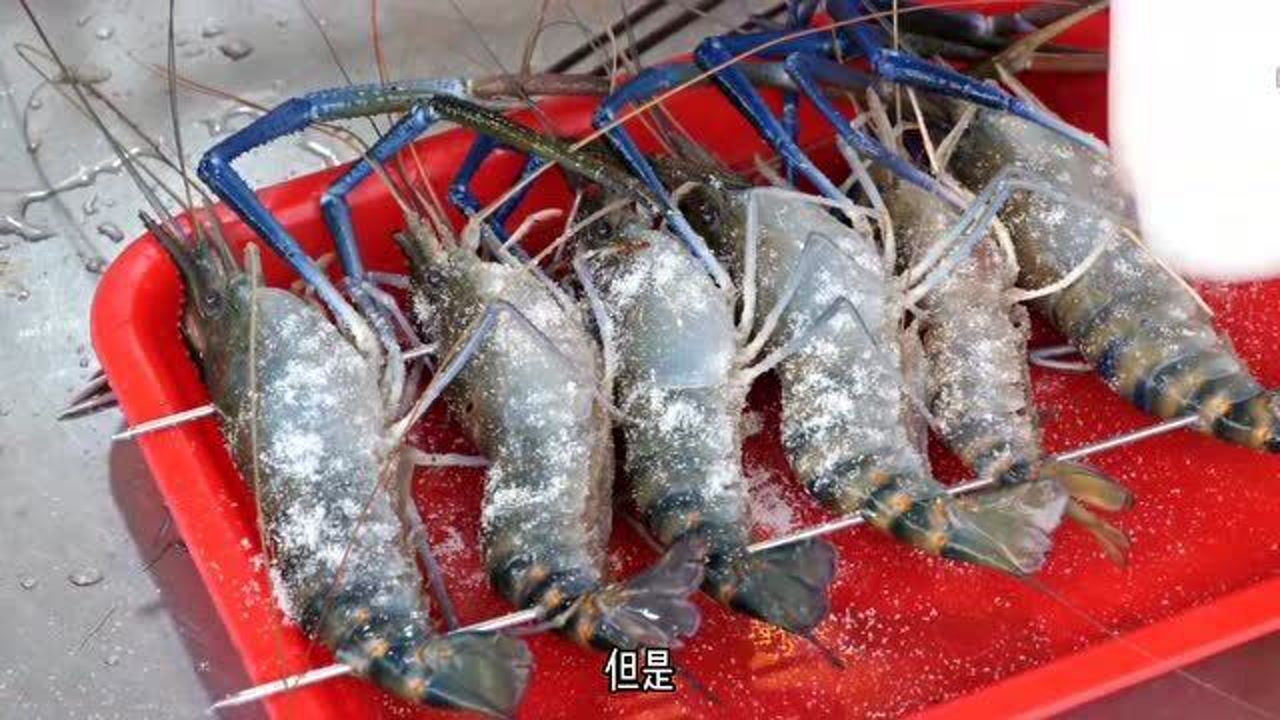 被誉为淡水虾之王的罗氏虾长着一对长钳子鲜活的味道好吃极了
