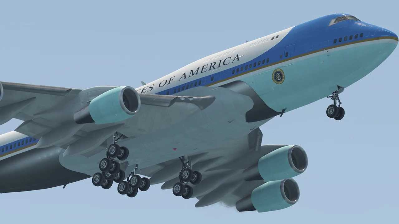 波音747空军一号紧急降落在航母上