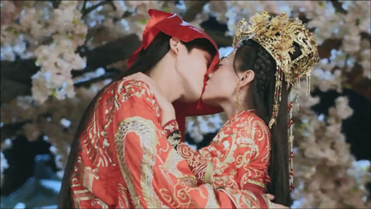 好甜!梁洁邢昭林剧中大婚夜角色互换上演盖头吻,强势拥抱吻到骨子里