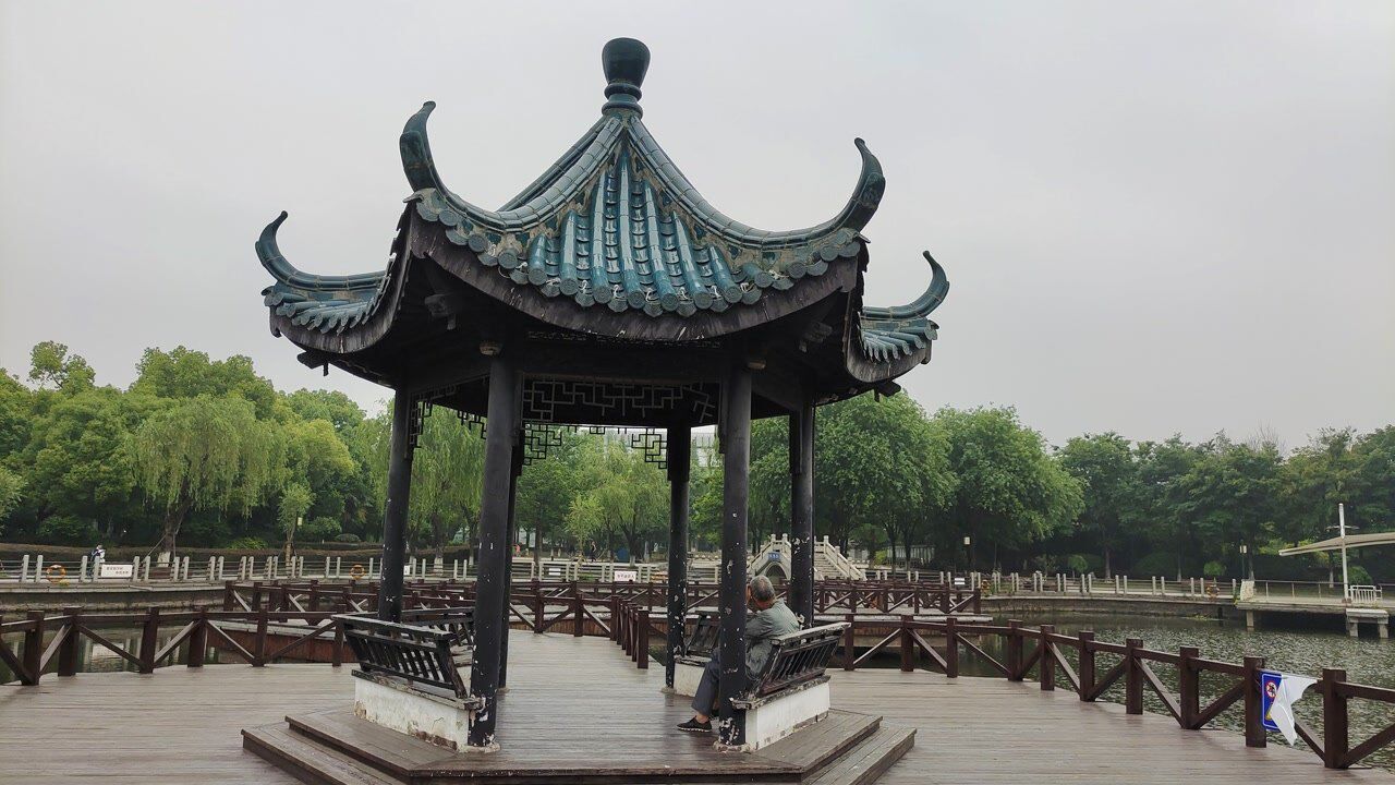 宜兴丁蜀镇老城区,古色古香的龙溪公园,景色优美游人不多_腾讯视频