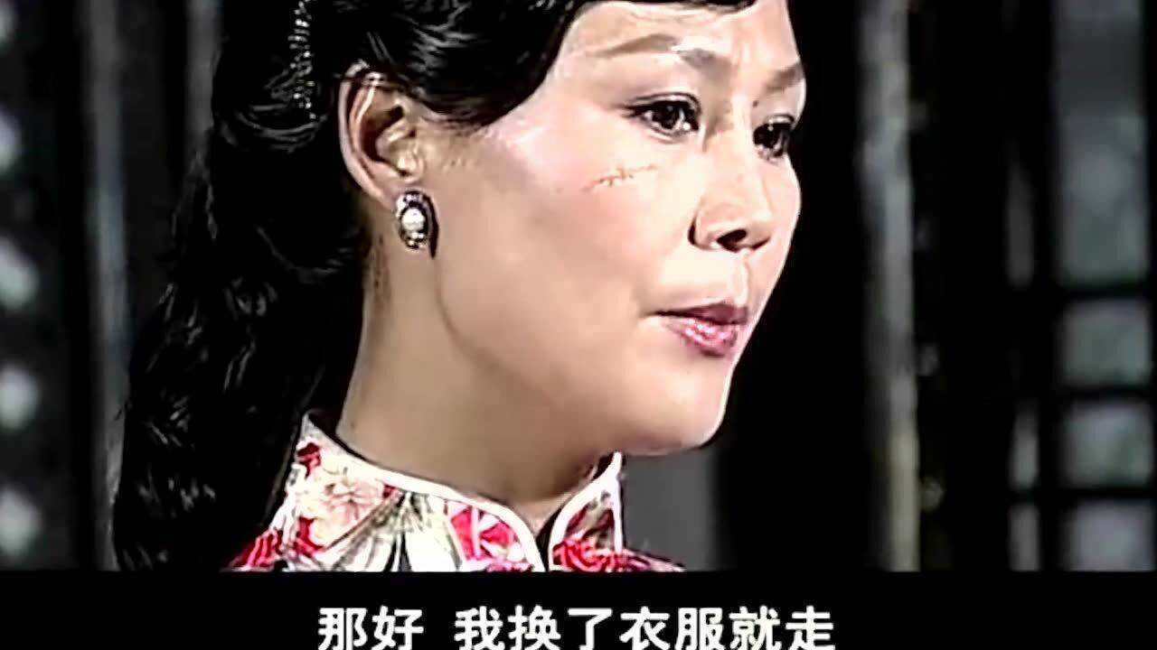 戈壁剿匪记:女团长出门换衣服,却故意留门缝,副官立马明白了!