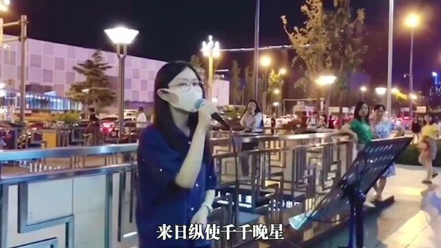 她在车上演唱《光明》,本以为是随便唱唱,没想到开口就是王者!