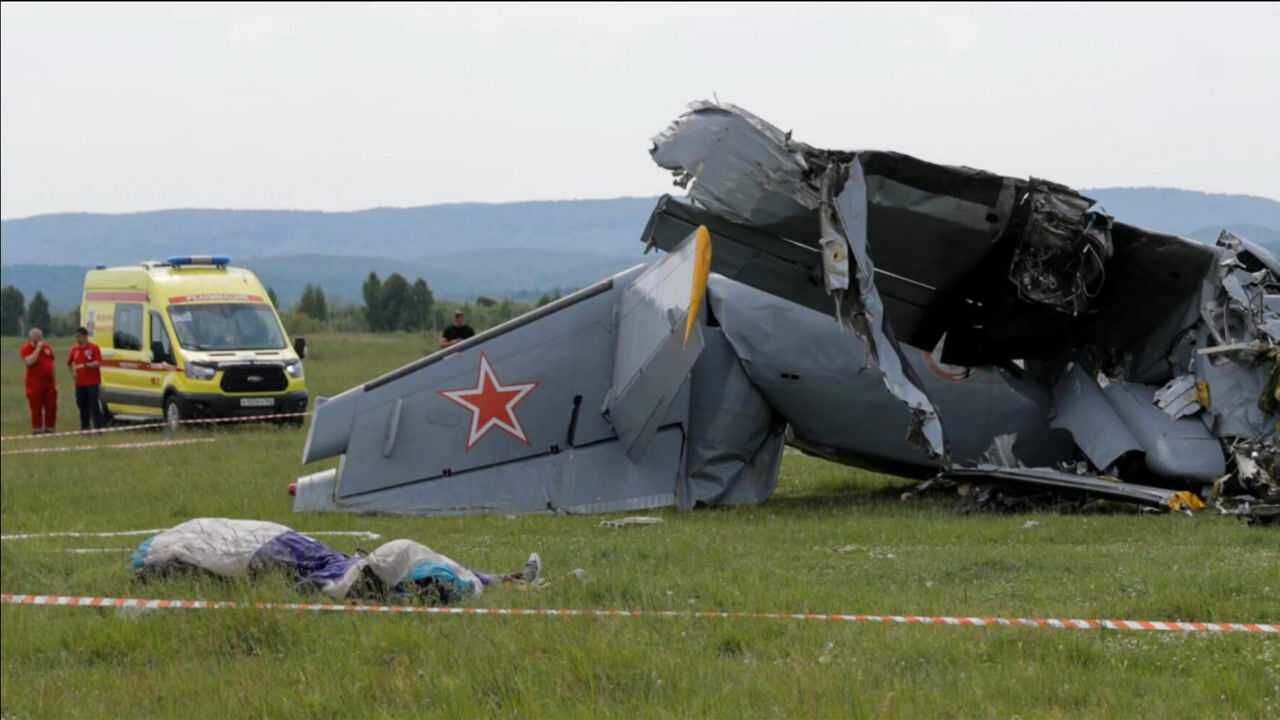 俄罗斯发生重大空难!特种飞机携跳伞运动员坠机,造成9死15伤!