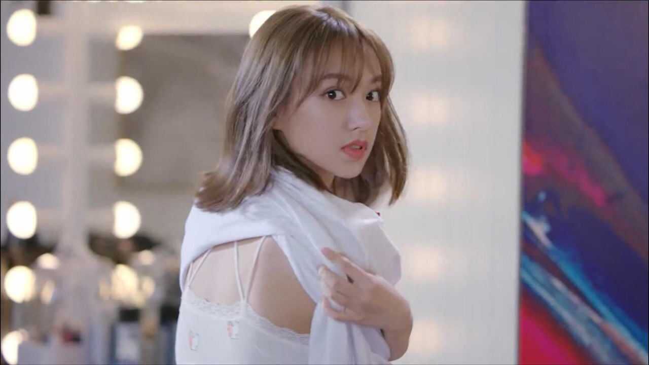 你微笑时很美:程潇换衣露身材,被许凯撞见,许凯看得两眼发直!