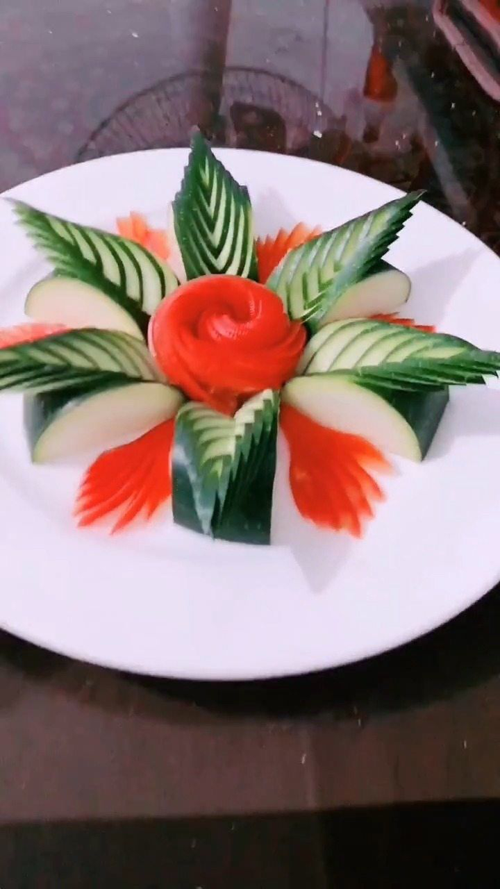 简单快速的黄瓜拼盘,好吃又好看,是家庭常吃的一道精美凉菜!#手艺人