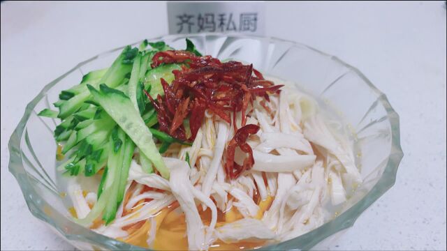 夏天太有必要控制饮食了,健康营养搭配起来,鸡丝汤面来了解一下