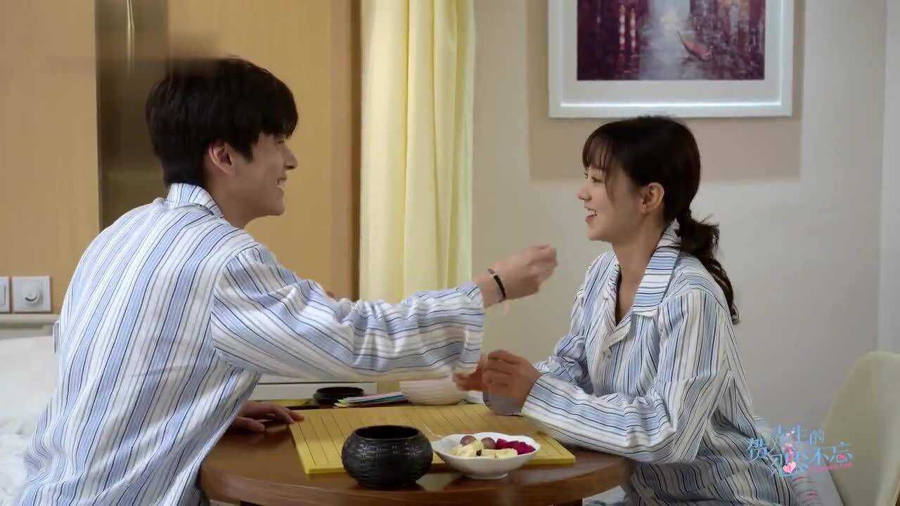 贺先生的恋恋不忘花絮魏哲鸣胡意旋玩游戏让对方吐口水粘纸条