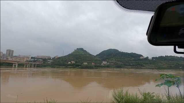 驻车泸溪县我的川湘公路之旅,路过沅江环绕的美丽小城泸溪县,